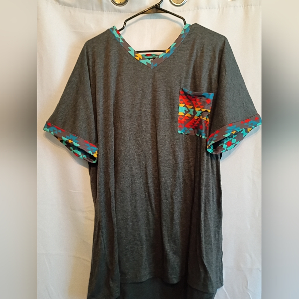 Women's Gray V-Neck Tee Size 2x with Multicolor Accents
